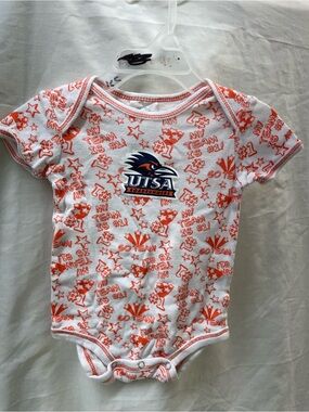 UTSA Roadrunners Infant Onesie - White & Oranges. 6-9 mos